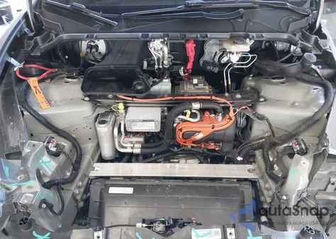 2024 Tesla Model Y Performance Dual Motor All-Wheel Drive z USA, uszkodzony, nr VIN 7SAYGDEF8RA326064